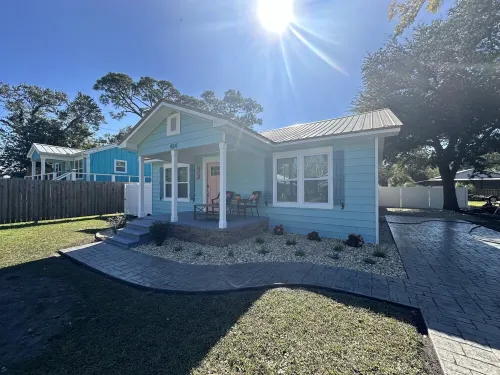 Newly Renovated Seahorse Cottage 2 blocks to Bay & 1/2 Mile to Downtown PSJ 3/2