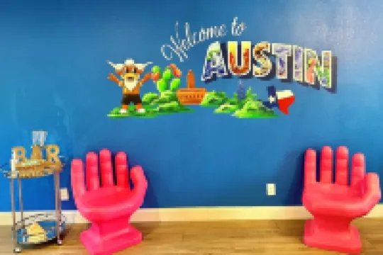 Ashley’s Boutique Inn - Austin Alternative Open!!!