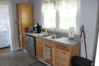 Whole House, 5 minutes by car to OU, 2 Bedroom, 1.5 bath, Smart TV, FREE Wi-Fi Hotels in Athens Township
