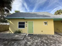 Cute Studio just 2 blocks from New Smyrna Beach & Flagler Ave.