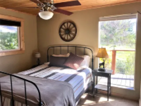 Spectacular Views on 4 Acre Family Oasis Among Vineyards and Orchards