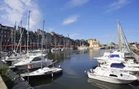 Remodeled waterfront romantic apartment downtown Honfleur. Panoramic sights - 4 tähden