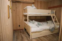 A-Frame near Chicago, Notre Dame, Shipshewana, Pet friendly, Shared Hottub.
