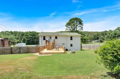 Cartersville Colonial Family-Friendly Retreat with Spacious Yard Hotels near Kingston Downs