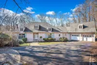 Fancy Poconos Castle & Indoor MEGA 10+ Hot Tub Hotels in 