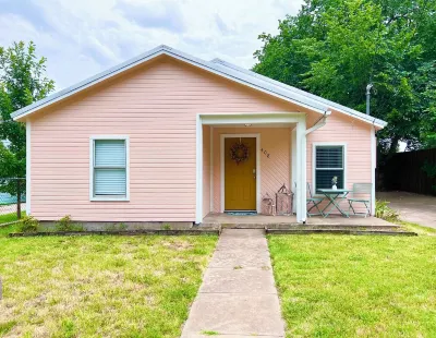 2-Bedroom with KING Bed Near Downtown Weatherford Hotels near Koa