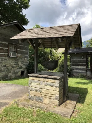 Cabin 5 - Rustic cabin in Pioneer Village, Great Smoky Mountains NC