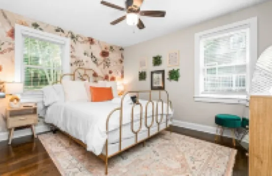 4 Beds 2 King Pet Friendly Serene Retreat Hotels in Belvedere Park