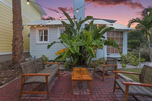 1 Min Walk to Downtown! Outdoor Patio! 5 Star Luxury! Golf Cart Rental!