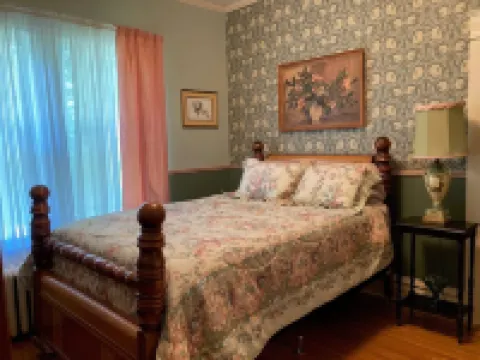 Mt Hope Heritage Home - Step back in time in this unique three bedroom home.