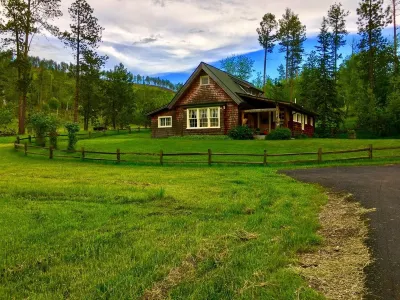 Little Elk Cottage in Scenic Vanocker Canyon - Beautiful Meadow Views!