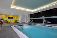 Tru by Hilton Anderson - Pool