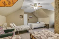 Water front Cabin on Lake Sam Rayburn with water access/views