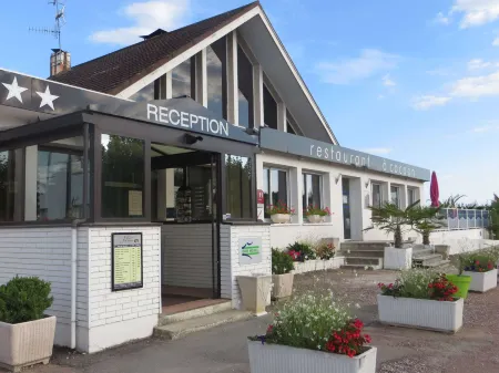 Brit Hotel Dijon Hermes Отели в г. Жевре-Шамбертен