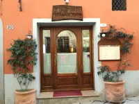 Beauty And Serenity In A Premium Montalcino Location That Will Sleep 4 Adults.