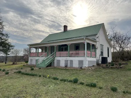 Newly restored 1910 Ozark Mountain Dogtrot Cottage