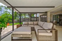 Spacious Beachy Retreat•Heated Pool•Short Walk to Beach•Pets Welcome•Bikes
