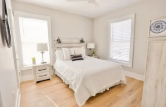 Driftwood Haus - Steps to Beach - 7 Separate Beds - Pet Friendly - Pool - Grill