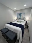 Modern Apartment in Carnegie Lofts--Pet Friendly! Hotel dekat The Hardware Store Bar