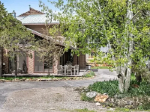 Pet-friendly 5 bed/4 bath home, just minutes to Beaver Creek, Avon, and Vail Hotels in Eagle-Vail