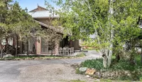 Pet-friendly 5 bed/4 bath home, just minutes to Beaver Creek, Avon, and Vail