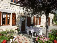 giteduplombducantal to the guards in Saint-Jacques-Des-Blats