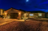 Lake Views-5 Star Location- Heated Pool-Hot Tub- Modern Clean Vibe-Dog Friendly