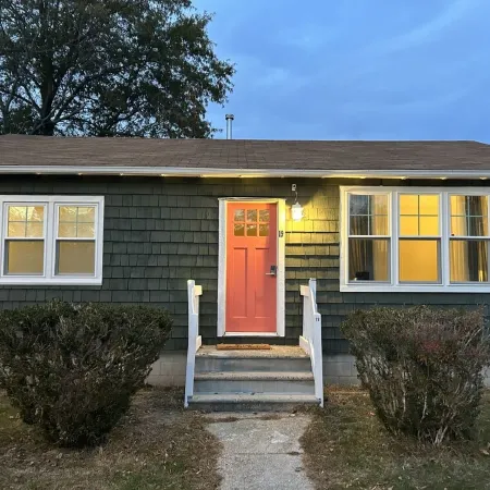 Newly renovated cottage less than two blocks from the beach