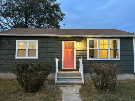 Newly renovated cottage less than two blocks from the beach