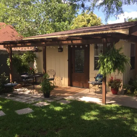 BoisD’Arc Bungalow & Suites - comfy Studio Type Bungalow - private