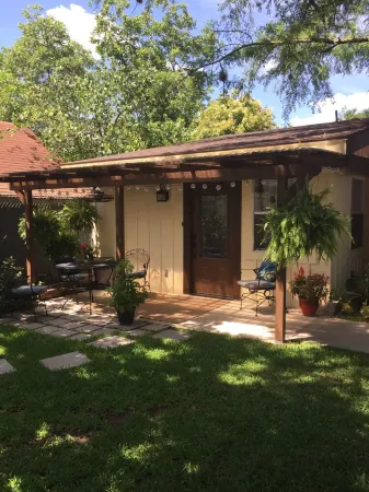 BoisD’Arc Bungalow & Suites - comfy Studio Type Bungalow - private