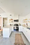 Private Guest House with Full Kitchen, 30 minutes to L.A Beach