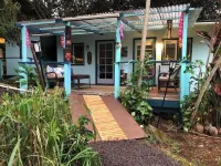 CozyTiki Cottage w/ 2 Private Rooms, Priv Attached Kit/Bath TA-154-746-2656-01 Hotels in Captain Cook