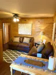 Cozy Cabin, Jacuzzi Tub, Kitchenette, Screened in Porch, Mountain Views.