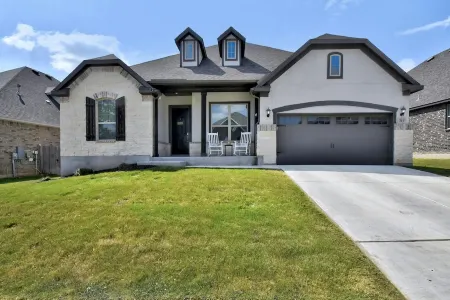 Family-Friendly Luxury Home w/Media Room, Near SA & ATX, Long Stays Welcome Отели в г. Спринг Бранч