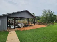 Pascagoula River 🌞Sun Rise Views🌄 Boat Slip🎣🚤 Golf nearby⛳️Near I-10..Quiet Hotels in Gautier