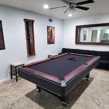 Quiet Cul-De-Sac 4 Bedroom Home with Pool & Hot tub