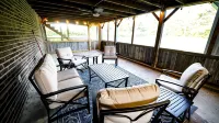 Farmhouse by the Lake with FAST Fiber Internet + Washer/Dryer!