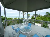 SANDY TUNDRA TOWNHOUSE, WATER-VIEWS, BOAT SLIP, PRIVATE BEACH, CLUB ACCESS Hotels in Captiva