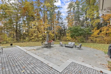 Luxurious Lake George Getaway