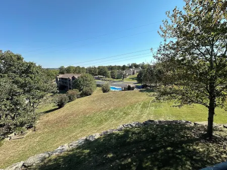 NO STAIRS-Scenic Fairway Escape at Stonebridge Отели рядом с достопримечательностью «Марвел Кейв»