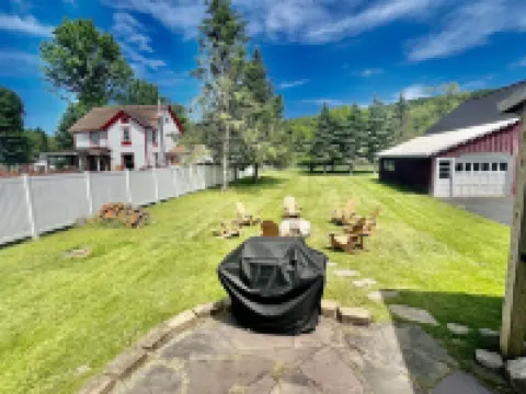 5 Bedroom Home Near Cooperstown, Dreams Park & All Star Village. Sleeps 13. Hotels in Hartwick