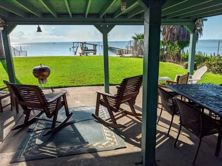 Quiet Family Kept Waterfront Bayhouse With Great Fishing Pier