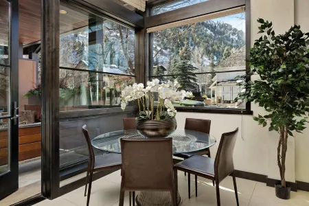 7 Million Luxury Residence at “Monarch on the Park”Downtown Aspen with Parking