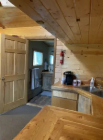 The Bear Cabin a rustic ranch cabin 卡里布縣酒店