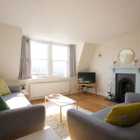 Gorgeous, peaceful & very central apartment with fabulous views.