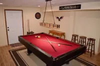 Scenic VIEWS! Pool table - Fire Pit - River Access - Arcade