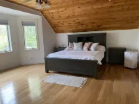 Beautiful Phillips Lake Home. Hotels in Dedham