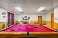 Cozy Log Cabin - Hot Tub, Fireplace, Pool Table, Porch swing and great views!