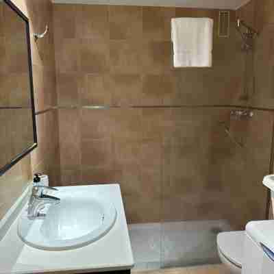 Nice apartment with side sea view - beach / pedestrian Rooms